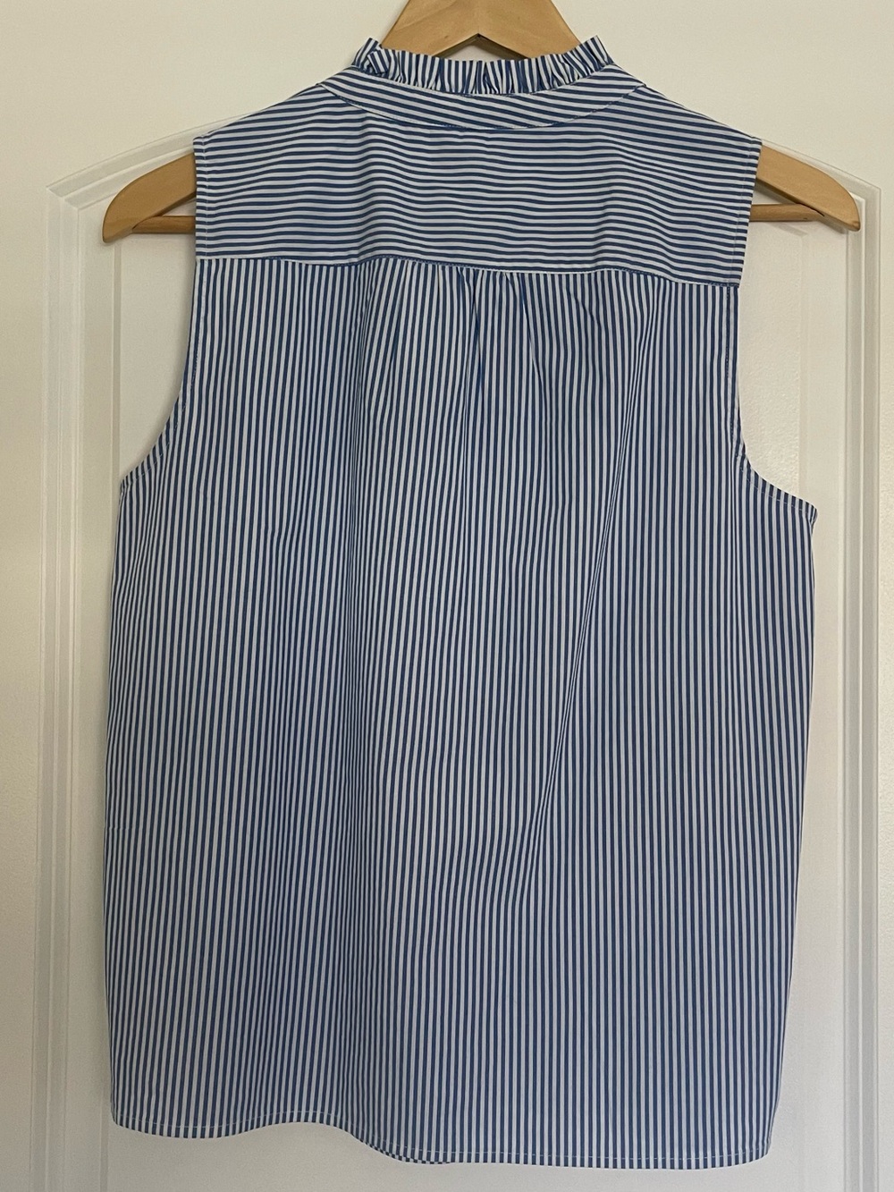 NWT J. Crew Striped Ruffle-Neck Sleeveless Top Blue White Cotton Tank Small - Picture 2 of 10